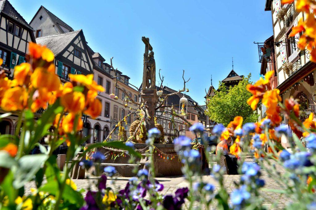 Kaysersberg pendant les fêtes de Pâques, au printemps en Alsace