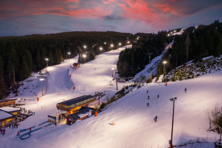 Session de ski nocturne à la station du Lac Blanc dans le Massiff des Vosges