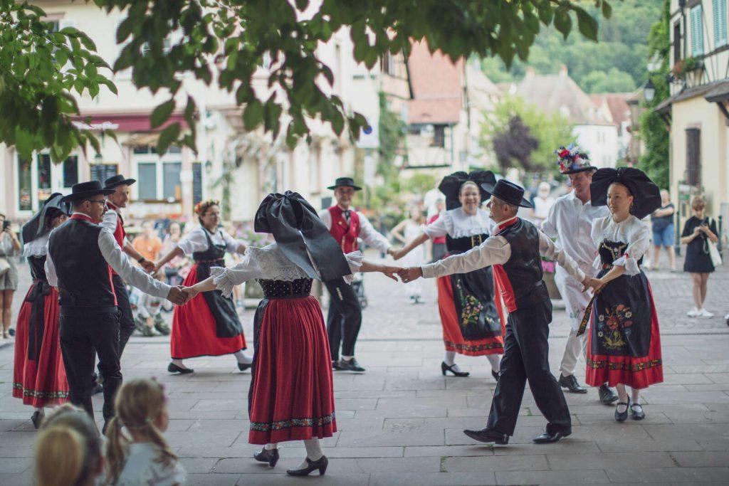 Danses folkloriques alsaciennes à Kaysersberg