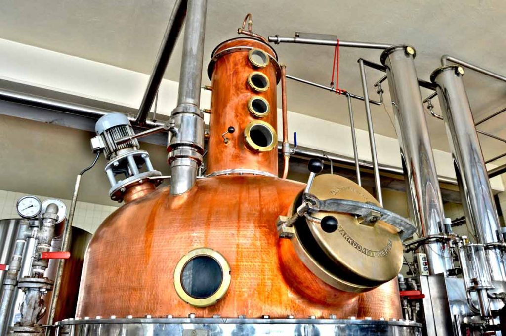 Eaux de vie à la distillerie Miclo à Lapoutroie