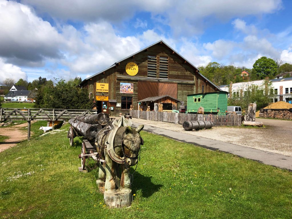 visite-en-famille-a-l-espace-des-metiers-du-bois-labaroche